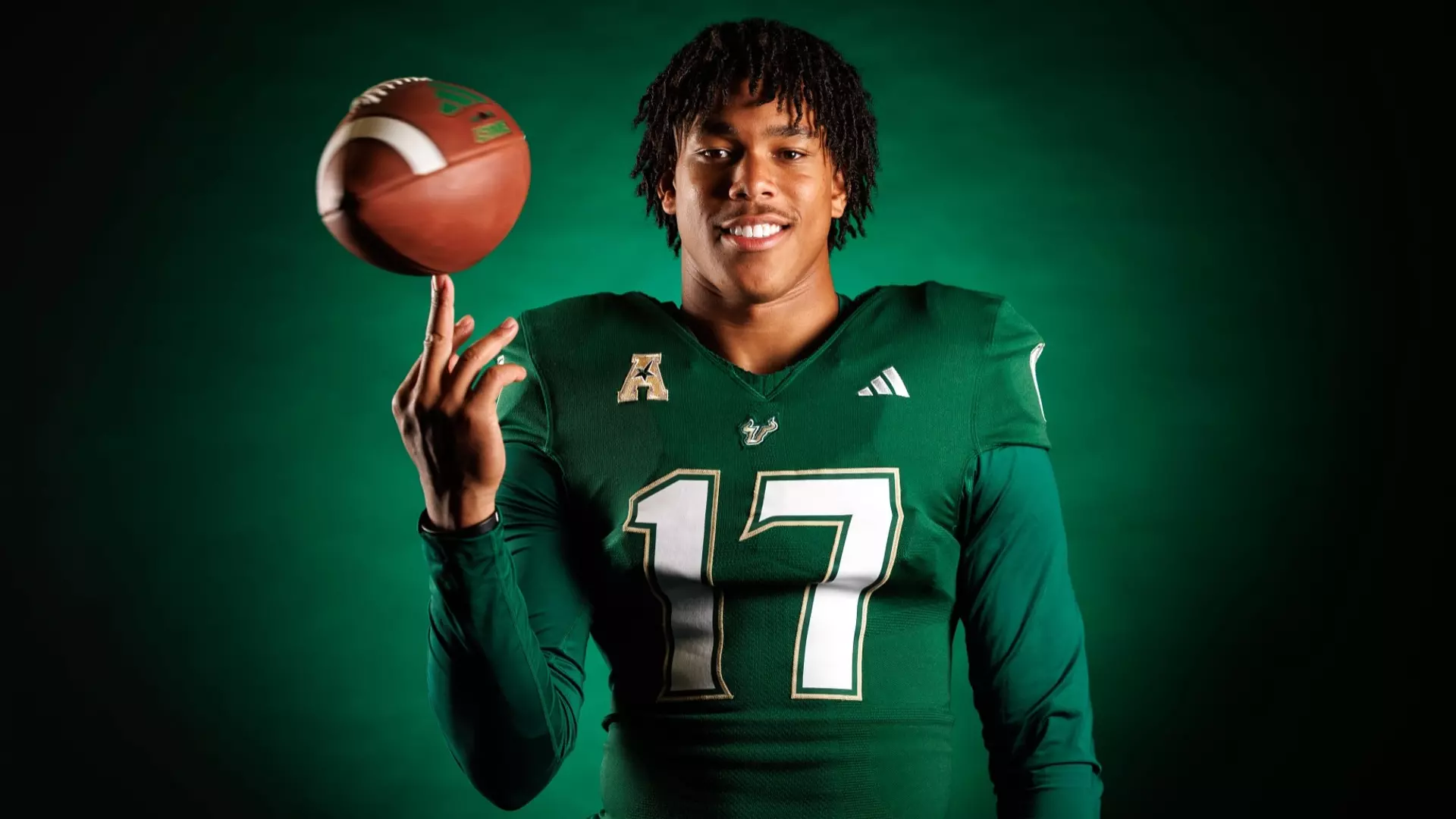 El reconocimiento nacional sigue creciendo para Byrum Brown, destacado mariscal de campo de la Universidad del Sur de Florida (USF), quien fue nombrado en la lista de observación del Manning Award.