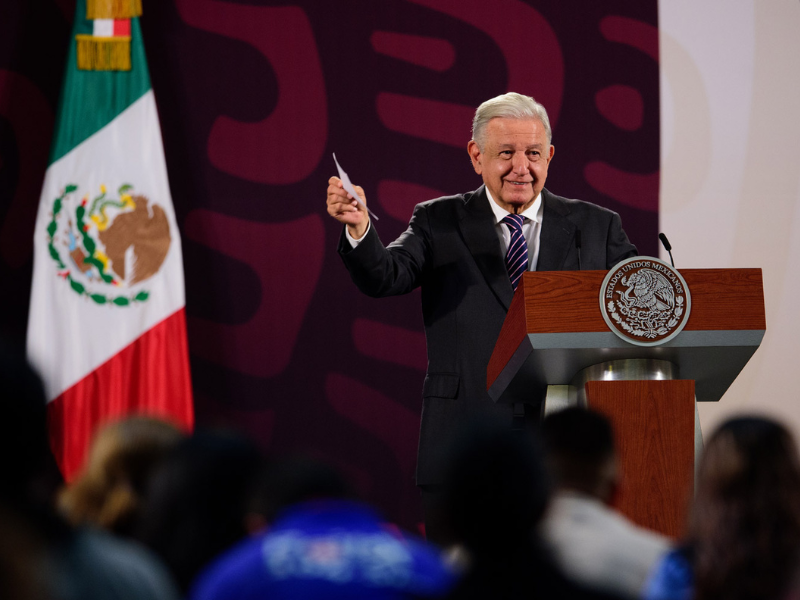 Andrés Manuel López Obrador habla en conferencia de prensa sobre la transición de Gobierno.