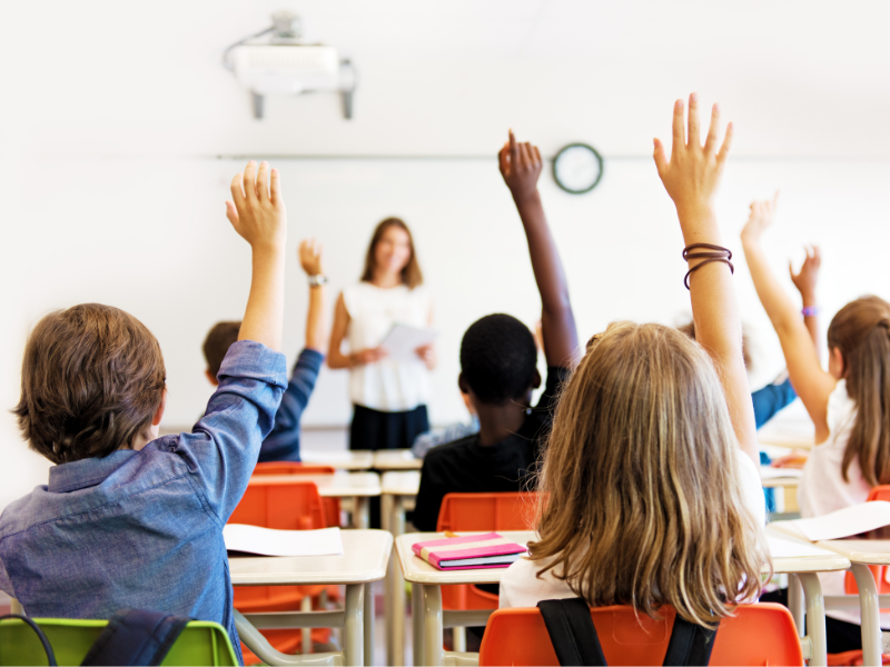 Estudiantes en salón de clases