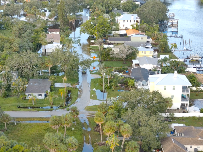Comunidad afectada por inundaciones en Tampa